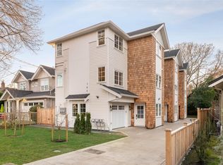 786 Saint Patrick St #B, Oak Bay, BC V8S 4X5