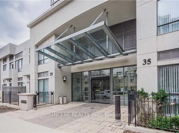 35 Hollywood Ave, Toronto, ON