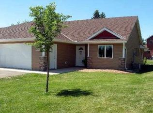 429 6th Ct NE, Cambridge, MN 55008