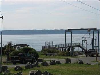 5th image of 41 Edgewater Dr