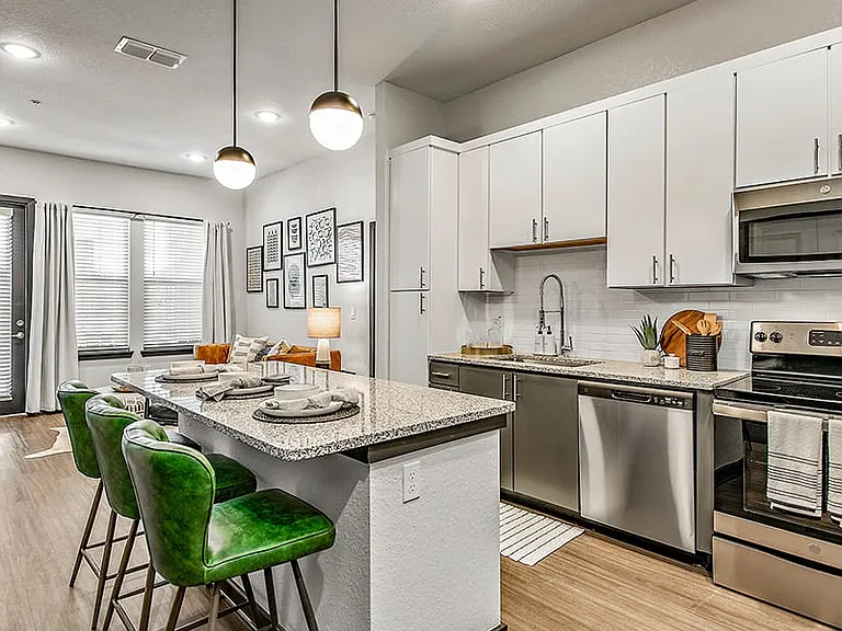 Cortland Santos Flats — Photo 2