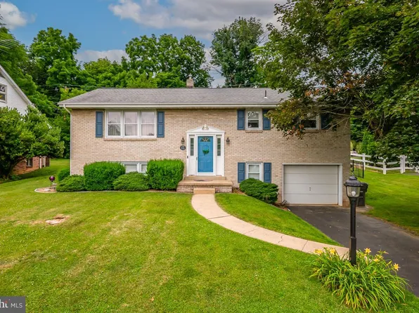 11 Craig Dr, Reading, PA 19606