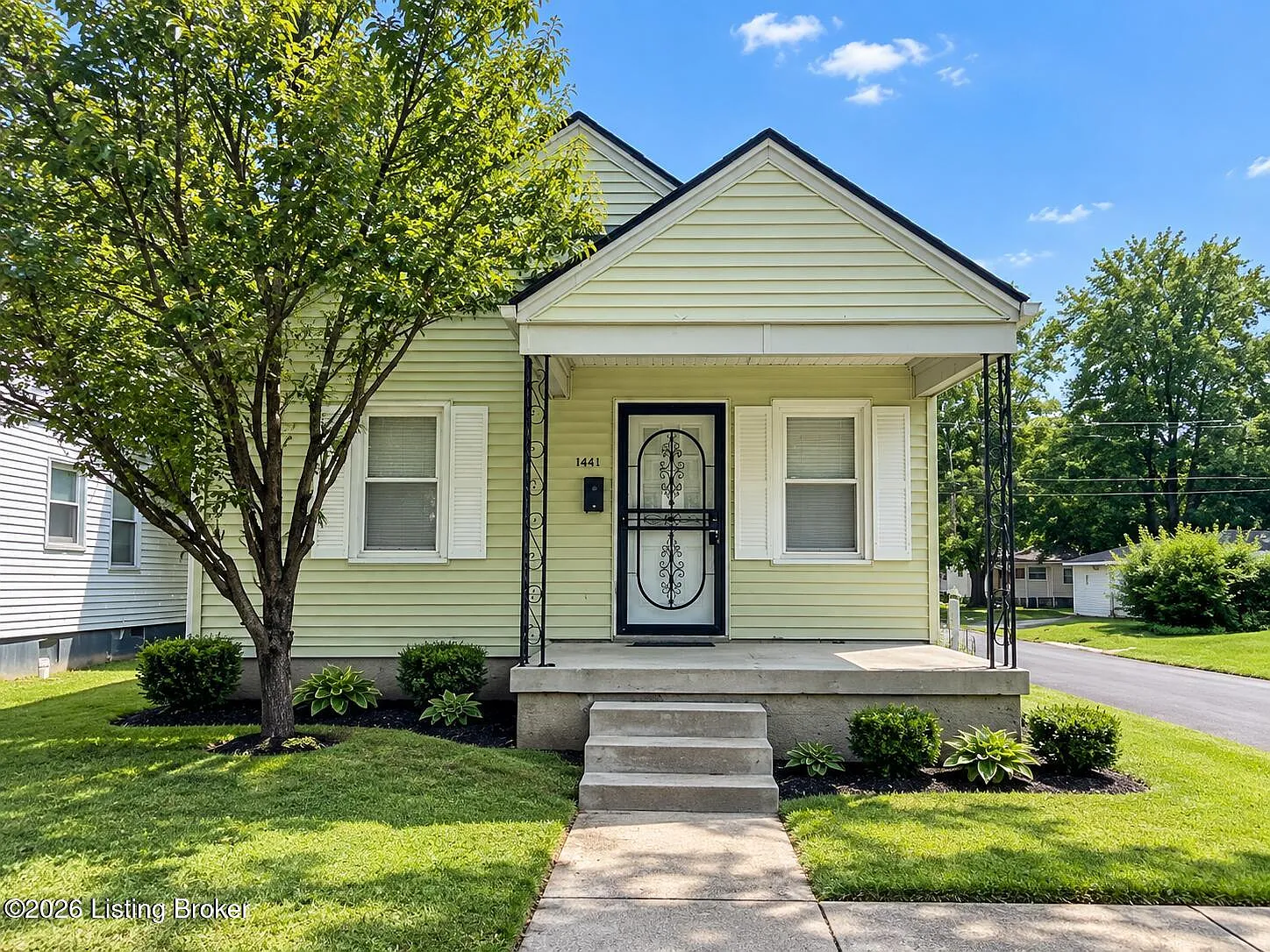 2 bed, 1.0 bath, 1000 sqft, $995 — Photo 1