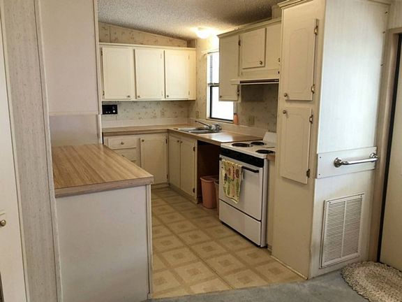 5th image of 318 Winter Garden Ct
