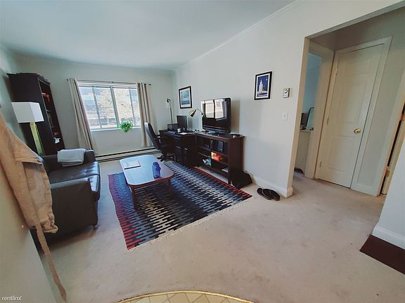 3rd image of 27 Oak St APT 6