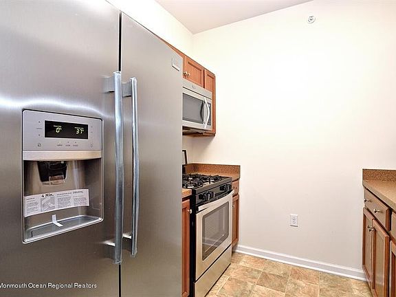 5th image of 647 Doral Ct #647