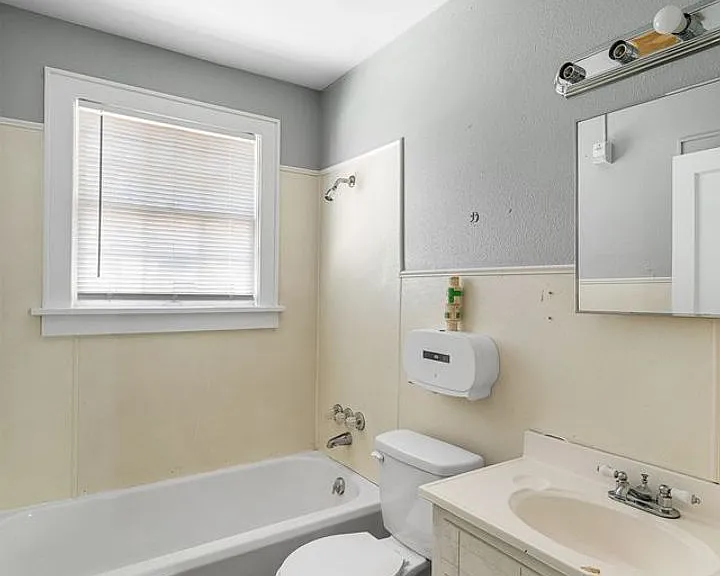2661 Murray St — Photo 16