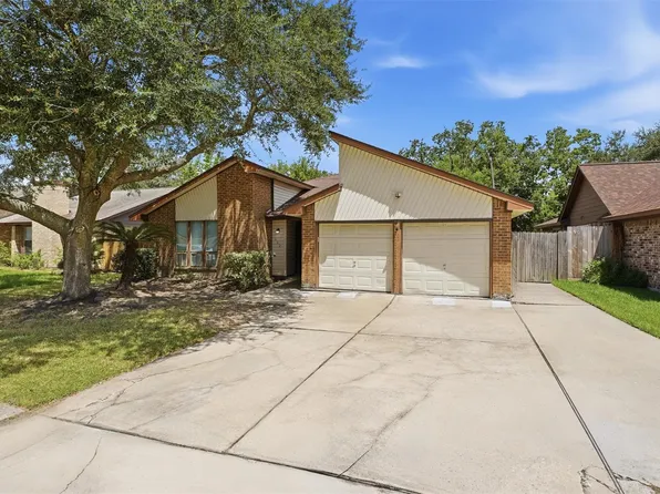 602 Briarclift Ln, Baytown, TX 77521