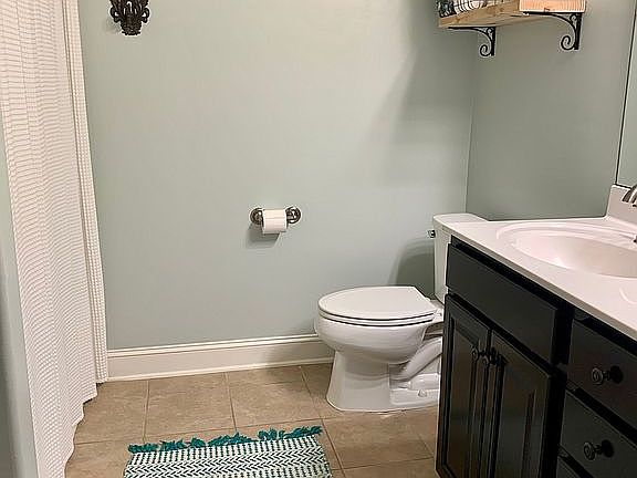 4th image of 145 Lazy Oak Dr