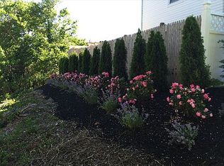 15 Stonington Cir, Wheatley Heights, NY 11798