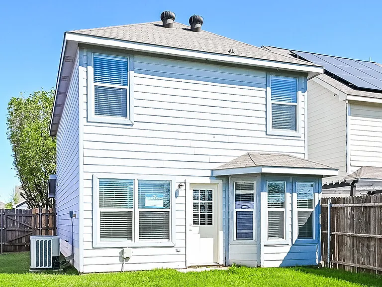 1424 Pine Ln — Photo 17