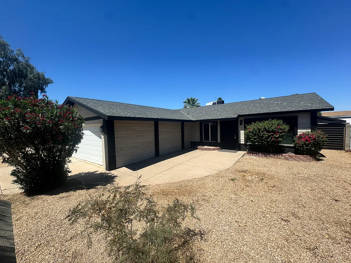 Building Photo - 2060 W Devonshire Cir