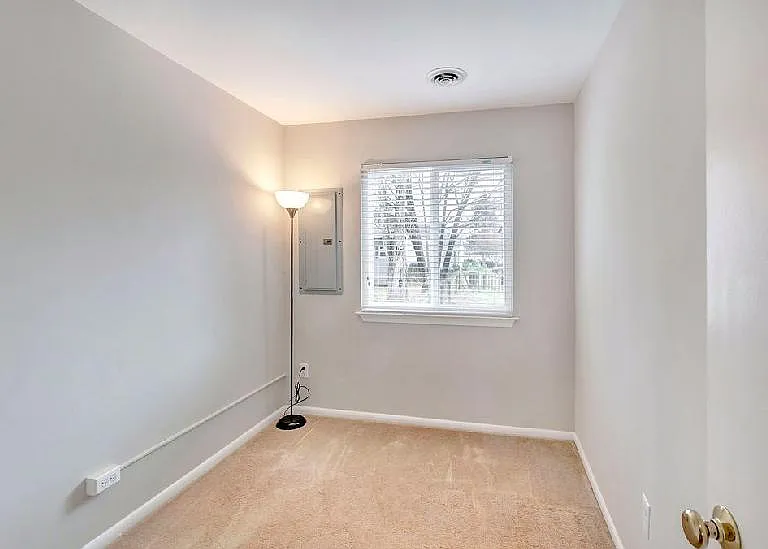 506 Rockland Ave — Photo 10