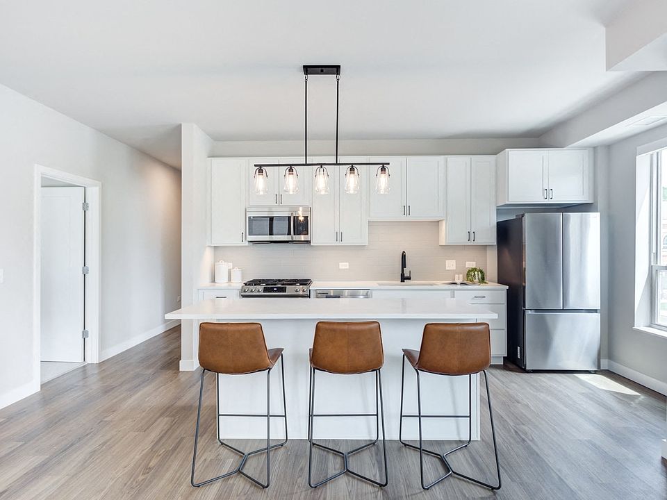 1st image of 926 Maple Ave #442