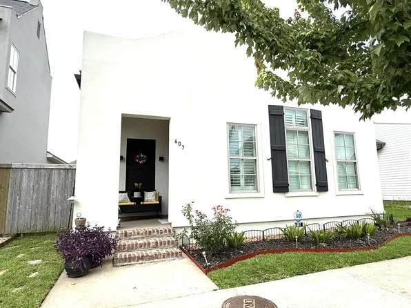 607 Waterview Rd, Youngsville, LA 70592