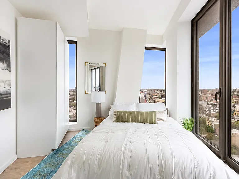 545 Vanderbilt Ave #18I — Photo 2