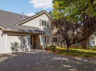 995 Greenhaven Dr, Vadnais Heights, MN 55127