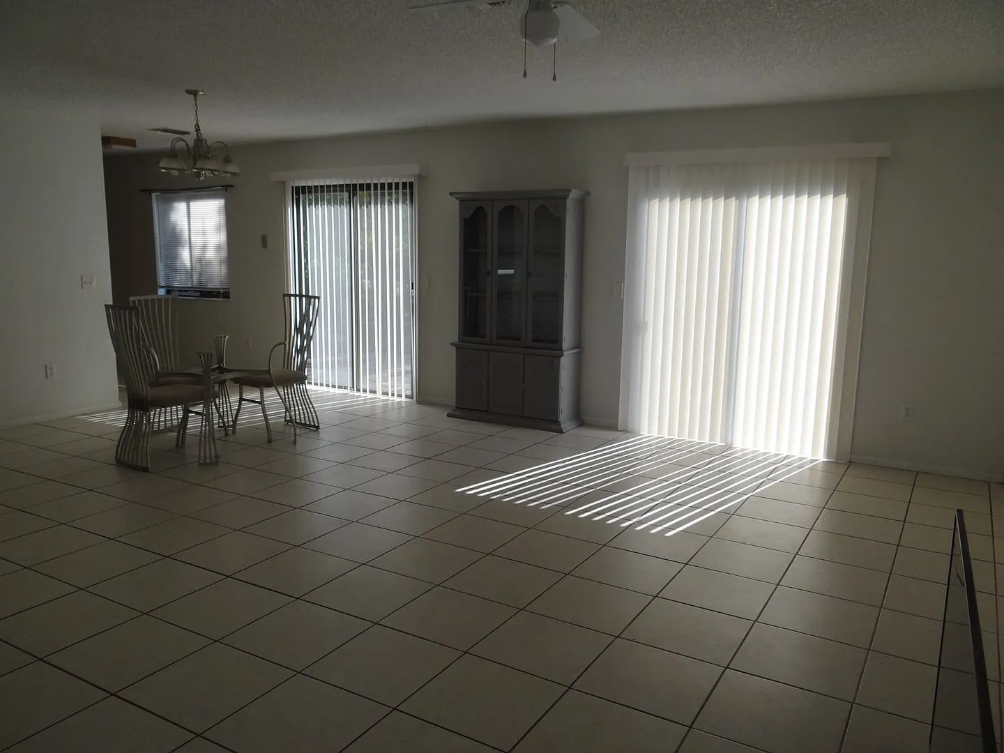 Super Clean Annual 2 bed 1 bath 1 garage home in Kingsway Elementary District — Photo 3