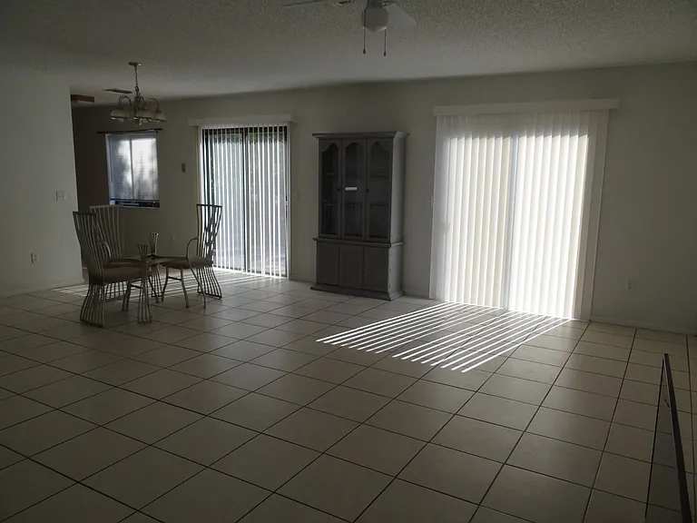 1250 Autumn St — Photo 3