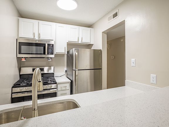 4th image of 1606 Pinecroft Rd #0b32db0b9