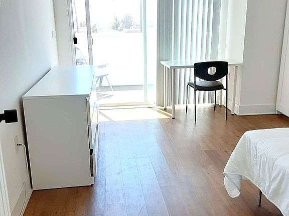 2nd image of 1538 Beloit Ave Penthouse 1Q-2
