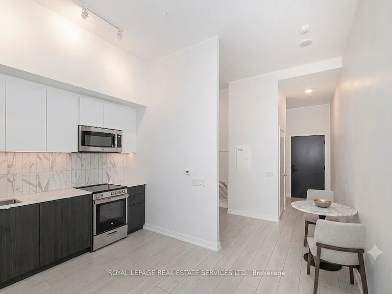 500 Dupont St #201 — Photo 4