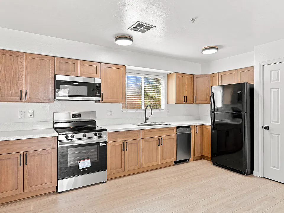 2324 W Lone Cactus Dr #11
