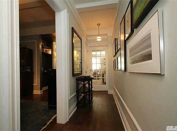 3rd image of 105 W 73rd St