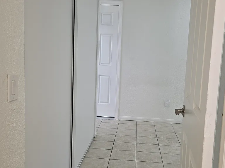 892 Robin Dr — Photo 12