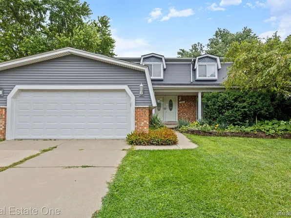 1740 Lakewood Dr, Troy, MI 48083