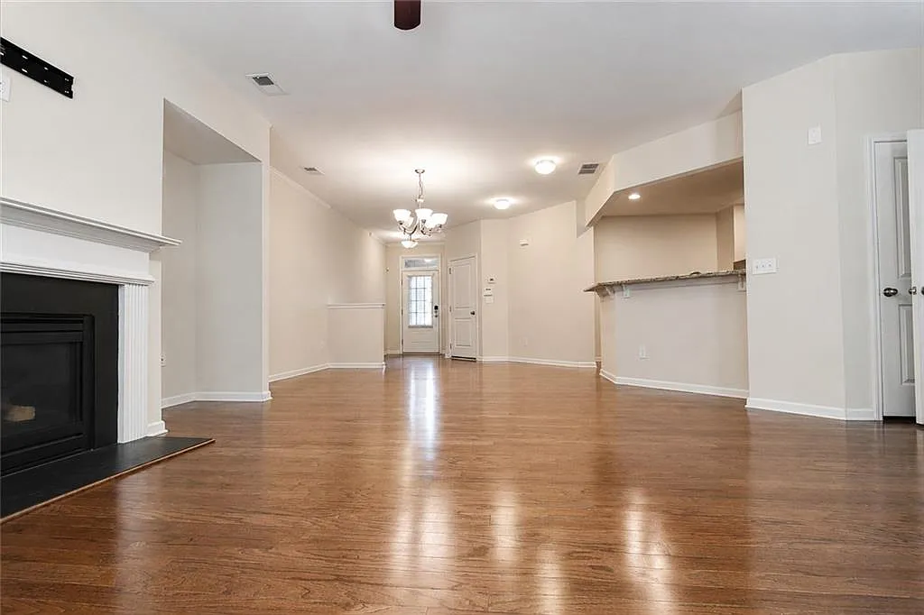 3 bed, 2.5 bath, 1966 sqft, $2,700 — Photo 4