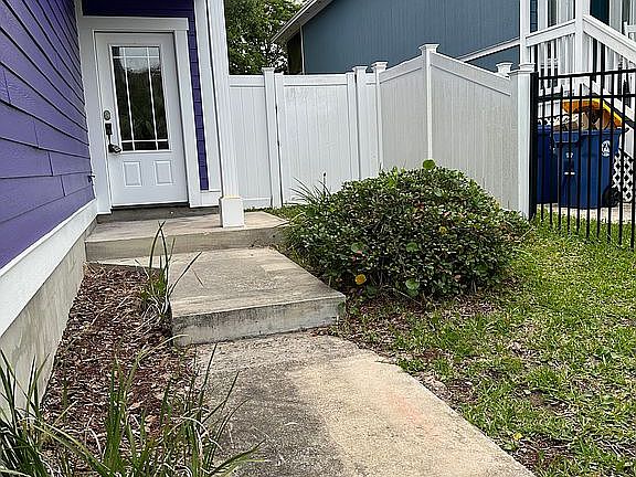 3rd image of 2168B 1st Ave