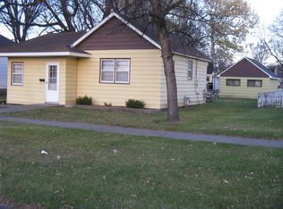 815 S 12th St, Grand Forks, ND 58201