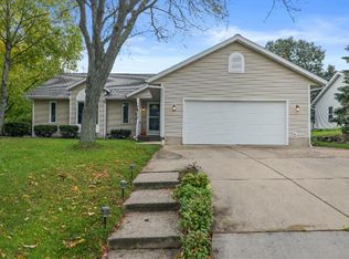 1607 Rustic Dr, Sun Prairie, WI 53590