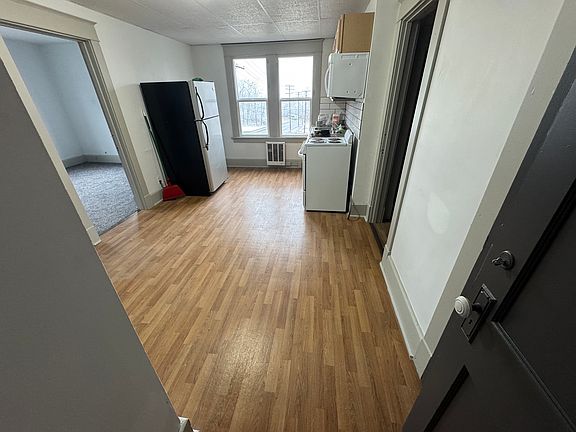4th image of 52 12th St #3