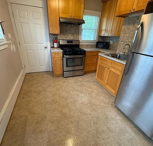 1342 W North St — Photo 11
