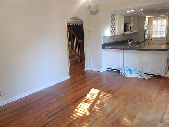 5th image of 8115 Hollybrook Ct