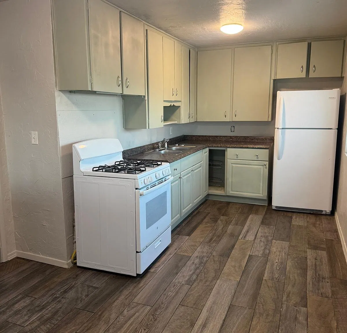 4501 S Airline Dr. - 1 — Photo 1