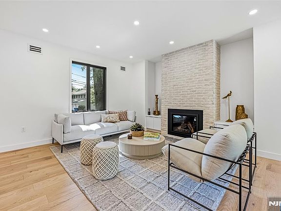 5th image of 125 Hudson Avenue