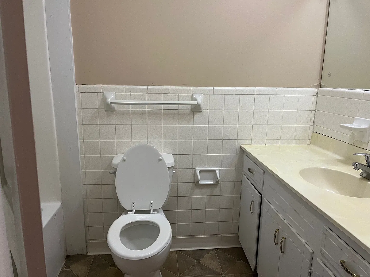 415 N Lafayette Apt 11 — Photo 4