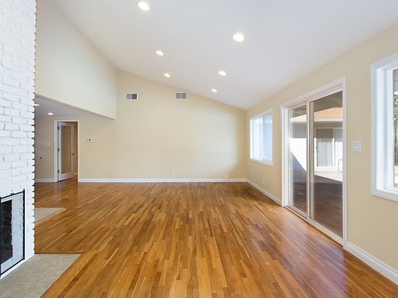 5th image of 23259 Calvert St