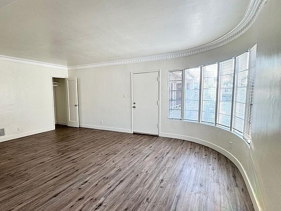 3rd image of 1043 1/2 S Norton Ave #1043-1/2