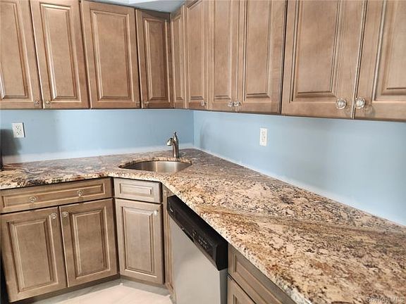 5th image of 334 Artist Lake Dr
