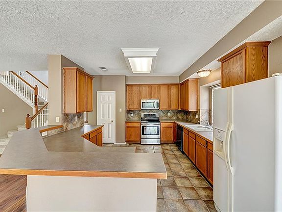 3rd image of 5532 Monthaven Dr
