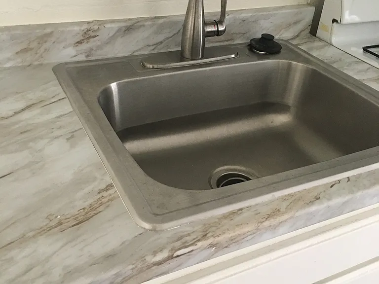 Tarzana Apartments — Photo 8