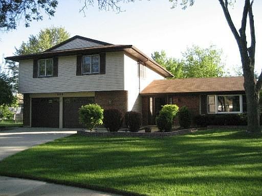 1st image of 905 Williams Ct