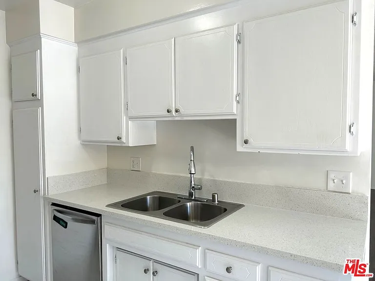 3741 Westwood Blvd #4 — Photo 7