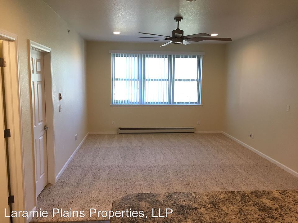 1st image of 919 E Gibbon St #305