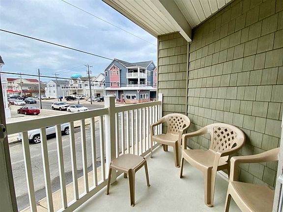 2nd image of 33 36th St APT 1A