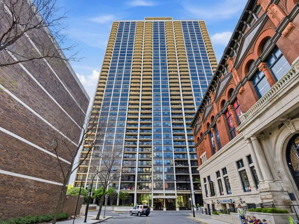 1560 N Sandburg Ter APT 1405, Chicago, IL 60610